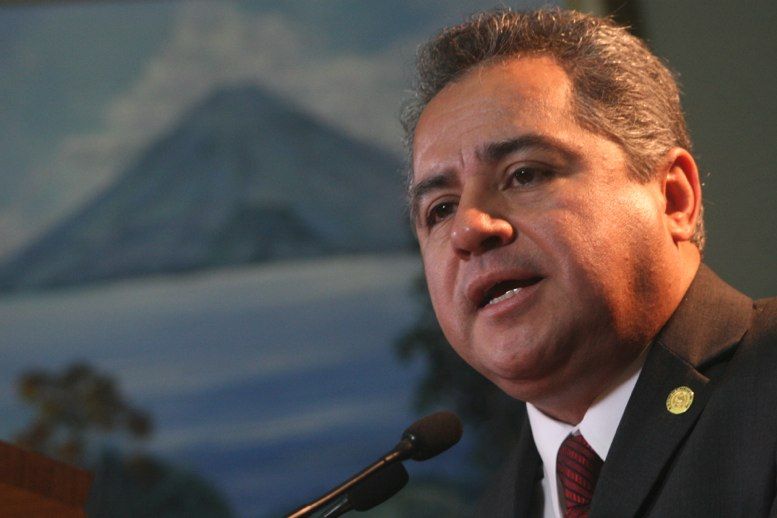 Exministro guatemalteco dispara a agentes y luego se suicida - guatemala-I
