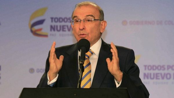 Negociador de la paz en Colombia presenta su renuncia tras triunfo del No