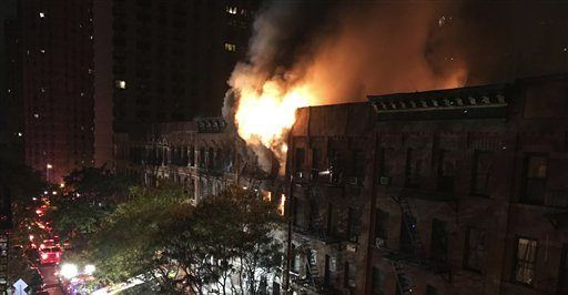Incendio en edificio de Nueva York deja un muerto y doce heridos