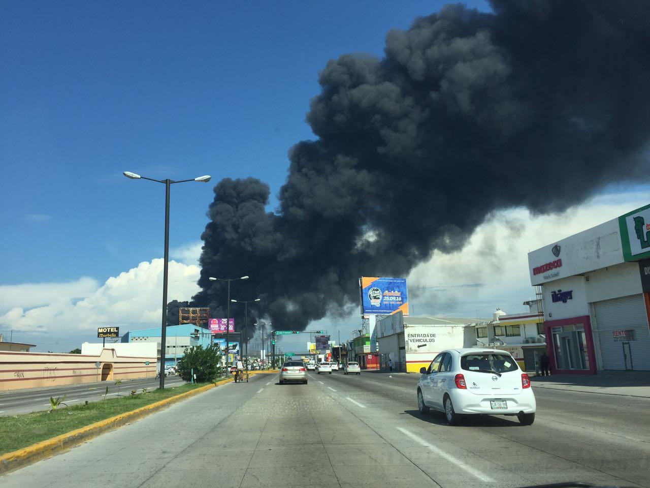 Se incendia bodega en el puerto de Veracruz