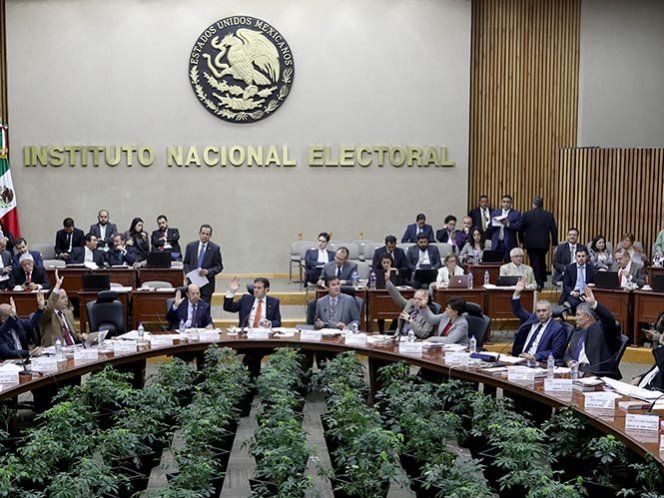 Aprueban voto electrónico para mexicanos en el extranjero - ine-votos