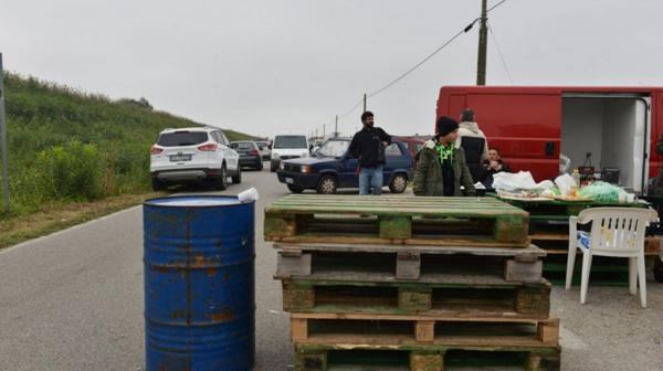 Pueblo italiano rechaza la llegada de refugiados - italia-III