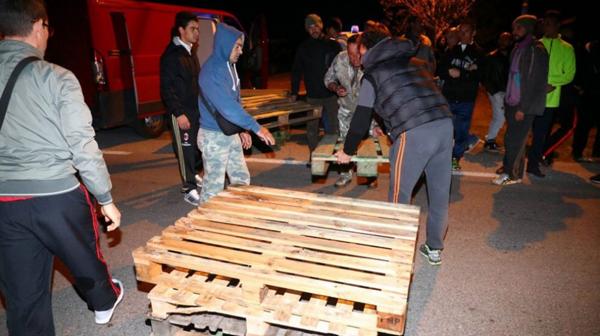 Pueblo italiano rechaza la llegada de refugiados - italiai