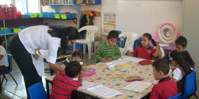 Acusan a maestra de abusar de 6 alumnos en Guanajuato