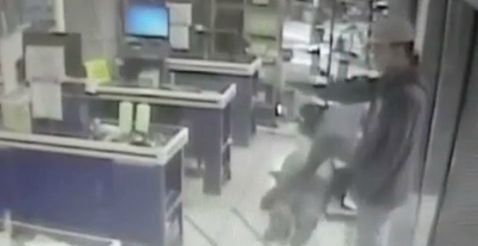 Video: menores de edad asaltan tienda en la Doctores