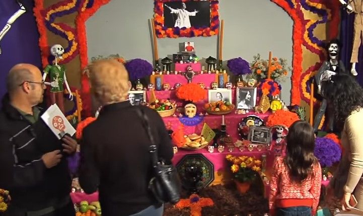Dedican altar a Juan Gabriel en Washington - juan-gabriel-altar-I