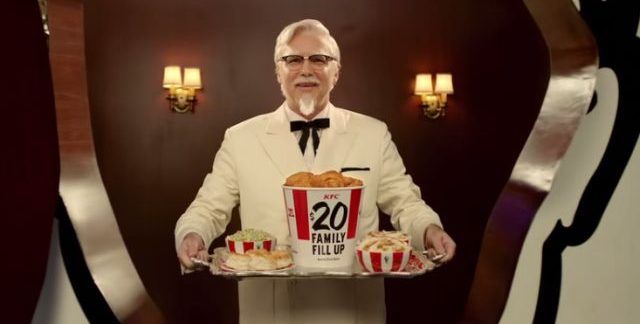 Mujer demanda a KFC porque un anuncio mostraba demasiado pollo