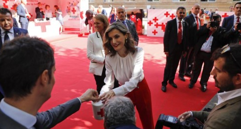 La reina Letizia recauda donativos para la Cruz Roja - letizia-1