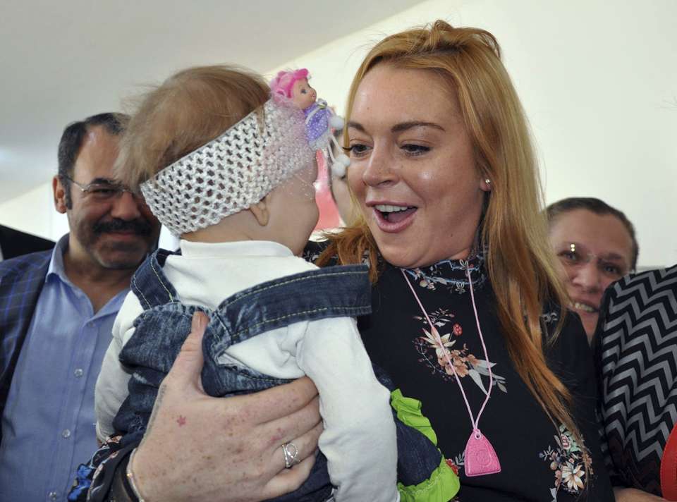 Lindsay Lohan visita campo de refugiados en Turquía - lindsay-lohanI