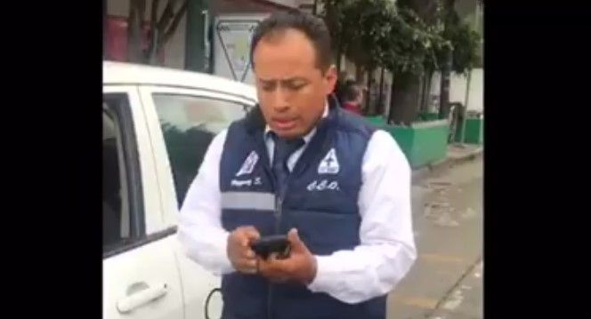 Video: taxista invade ciclovía y amenaza a usuario