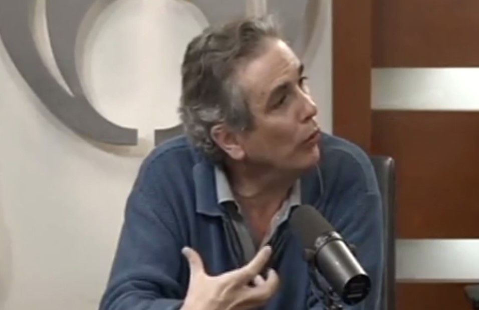 La charla de casillero que alteró la economía