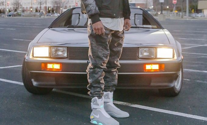 Subastan tenis de "Volver al futuro" en dos millones de pesos - mag-nike