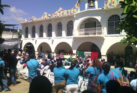 Piden justicia tras asesinato de normalistas en asalto