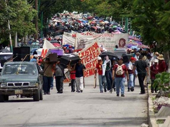 Campesinos inician recorrido hasta la Ciudad de México