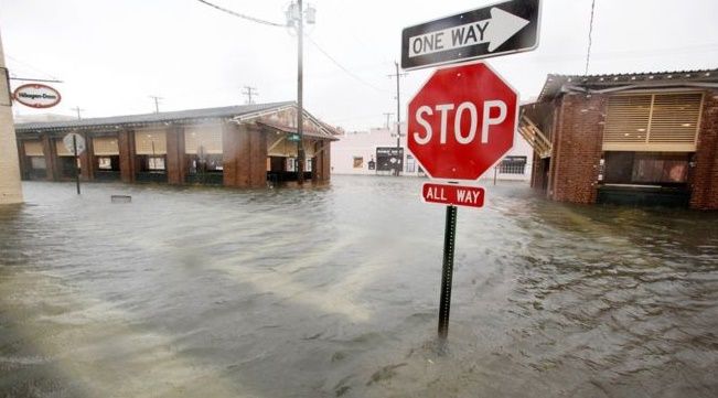 Huracán Matthew pierde intensidad