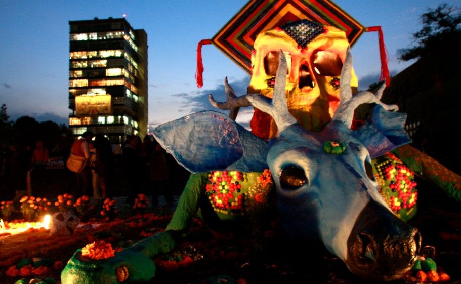 Policía capitalina vigilará festivales de Día de Muertos en la UNAM - megaofrenda