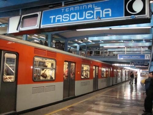 Fallas en en la estación Taxqueña de la Línea 2 del Metro