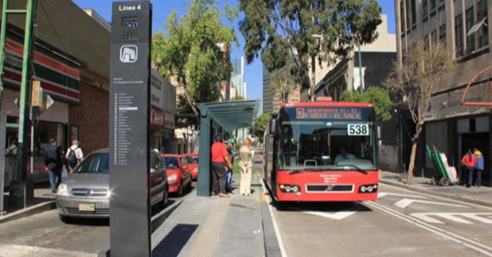 Suspende servicio línea 4 del Metrobús por desfile