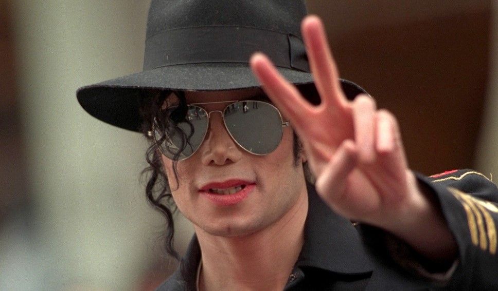 Las celebridades muertas más exitosas de 2017 - michael-Jackson-I