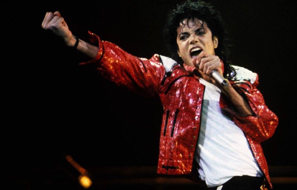 Las 13 celebridades muertas mejor pagadas de 2016 - michael-jackson