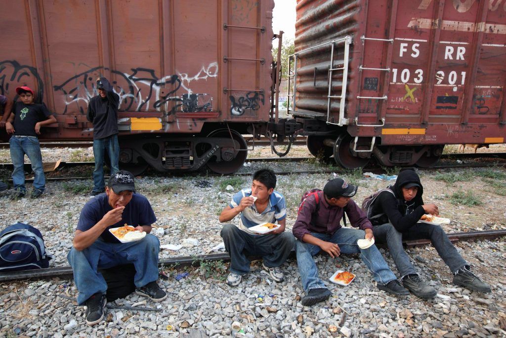 Recibe PGR denuncias por desaparición de migrantes hondureños - migrantes-1024x683