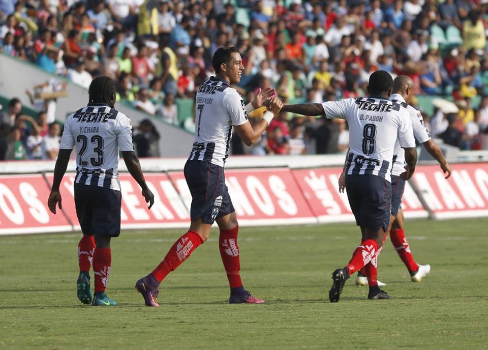 Rayados golea a Chiapas y sigue en la pelea por la liguilla - monterrey-jaguares-4
