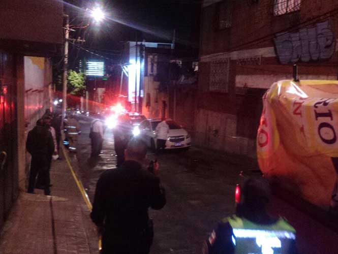 Encuentran cadáver dentro de un vehículo en Tacubaya - muerto-tacubaya-2