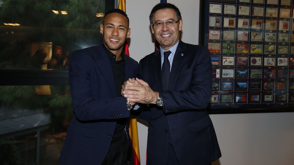 Neymar renueva con el Barcelona hasta 2021