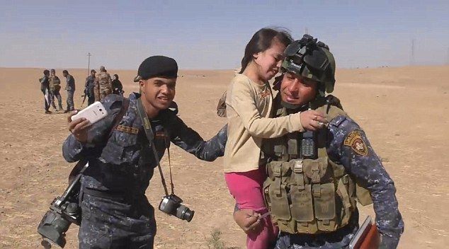 Niña de 10 años agradece ser rescatada por ejército de Irak - niña-mosul