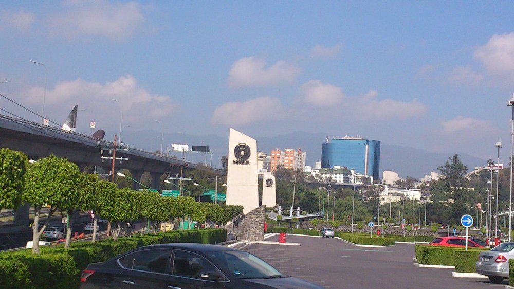Cae antena en Perisur y lesiona a dos trabajadores