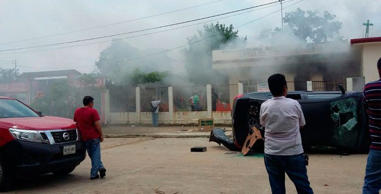 Queman oficinas en Oaxaca