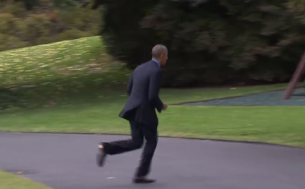 Video: Barack Obama regresa corriendo a la Casa Blanca Video: Barack Obama regresa corriendo a la Casa Blanca