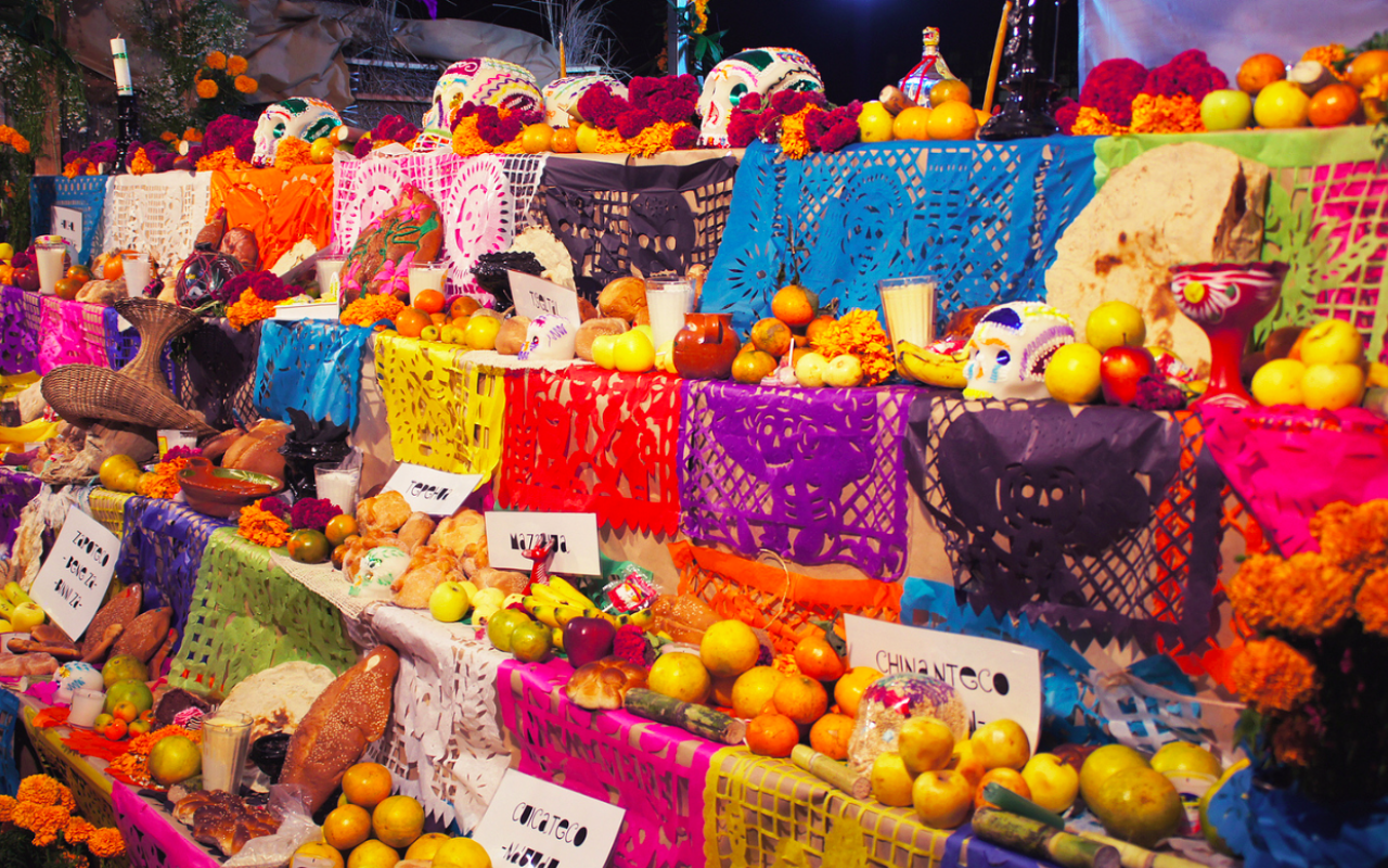 Aumentan incendios en los hogares en Día de muertos - ofrenda-dia-de-muertos-flickr-naranjas-y-frutas