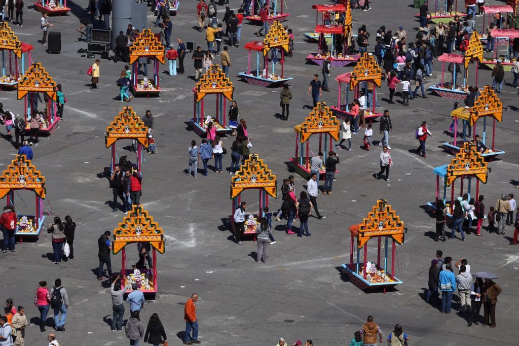 Instalan ofrenda monumental en la plancha del Zócalo - ofrenda-zocalo-2-1024x682