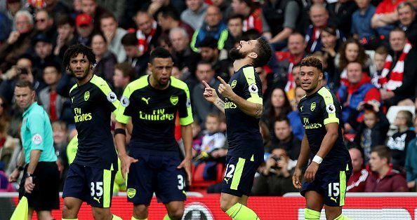 Dobletes de Alexis y Giroud dan cómodo triunfo al Arsenal