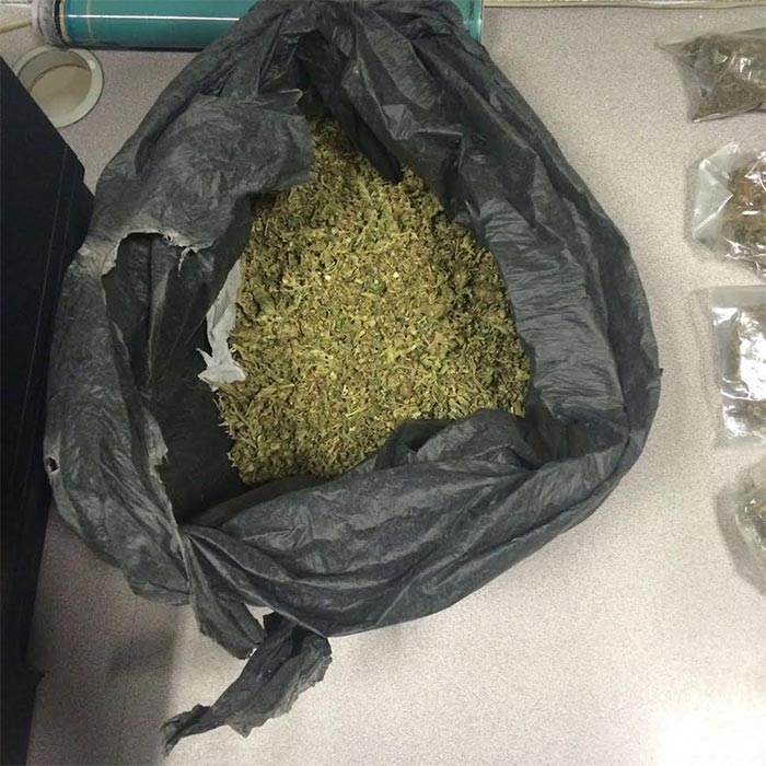 Decomisan 16 bolsas de mariguana y 22 cartuchos en Ecatepec