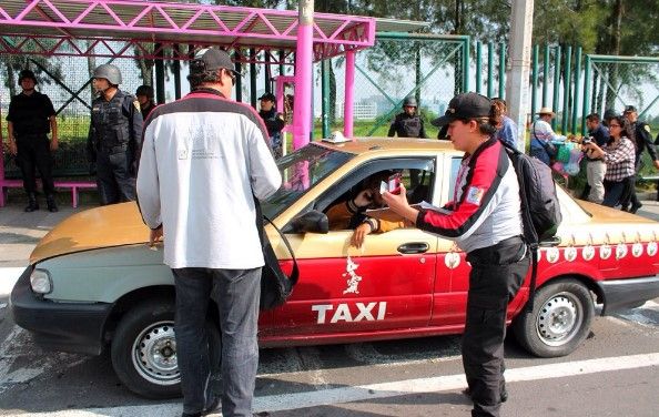 Operativo en Santa Fe contra taxis pirata termina en riña - operativo-santa-fe-II