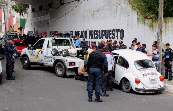 Operativo en Santa Fe contra taxis pirata termina en riña