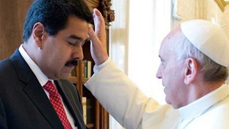 Nicolás Maduro engaña a usuarios de redes sociales en foto con el Papa Francisco