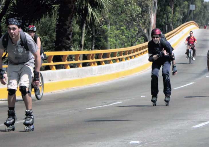 Bicicleta y patines lo más eficaz para transportarse en Ciudad de México - patinar-en-el-df