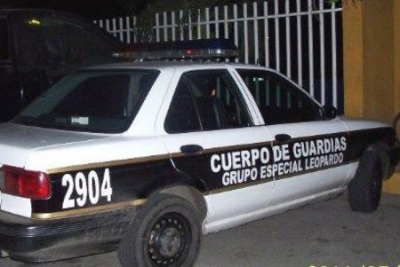 Roban patrulla a policía en Naucalpan