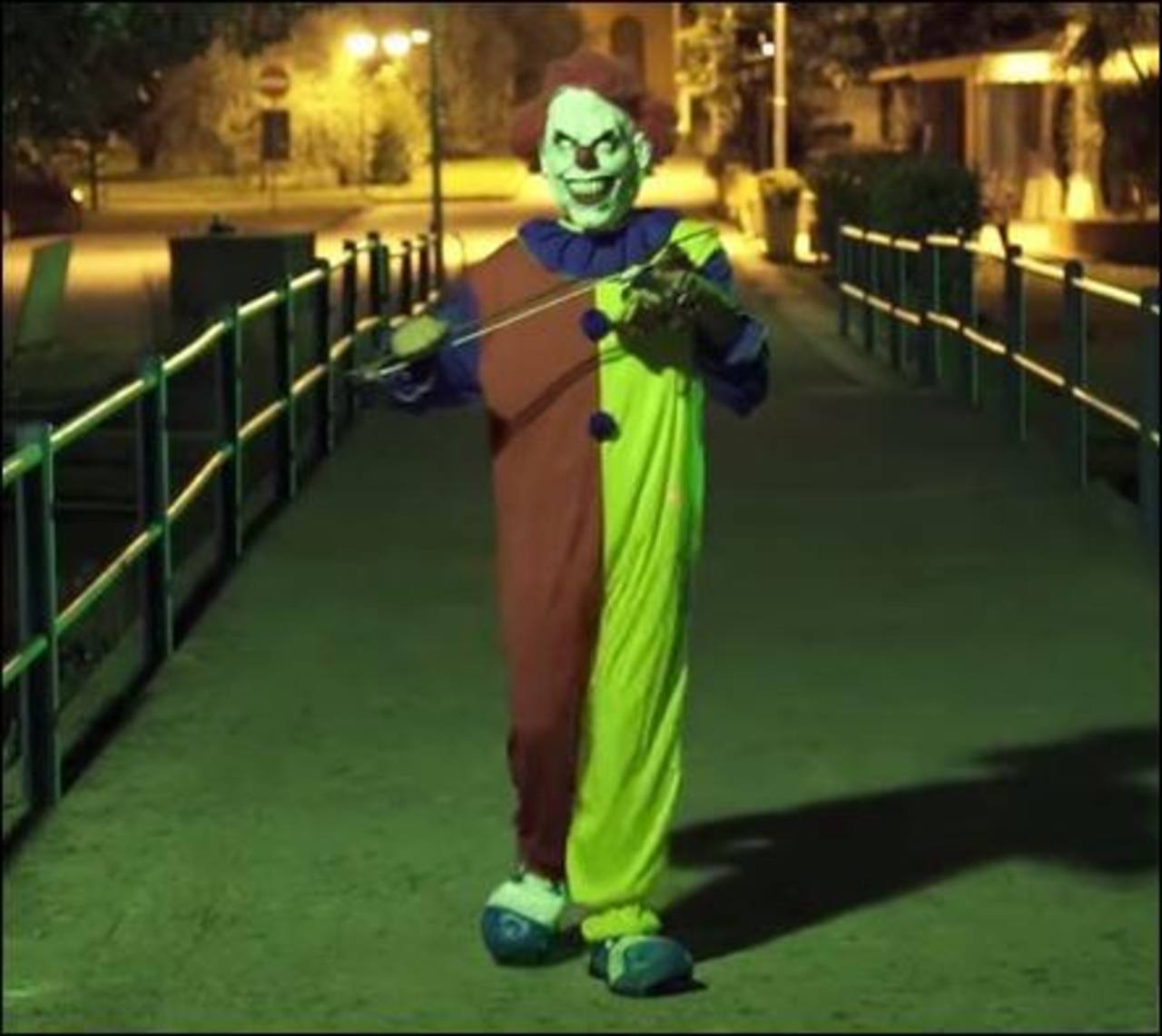 Niño apuñala a conocido disfrazado de payaso - payaso-2