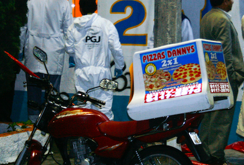 Ejecutan a hombre mientras pagaba su pizza