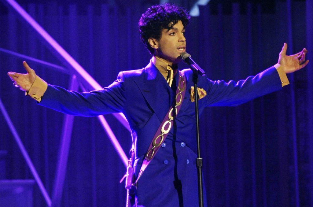 Las 13 celebridades muertas mejor pagadas de 2016 - prince-1024x677