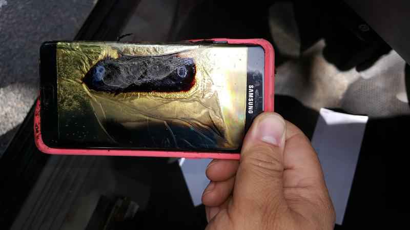 Se incendia teléfono de reemplazo del Galaxy Note 7