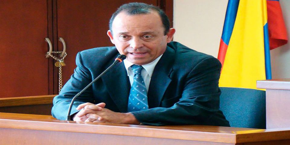Fiscalía vincula a hermano de expresidente de Colombia con grupo paramilitar