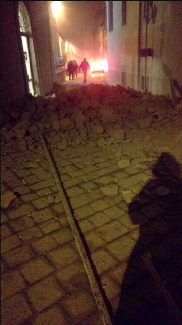 Video: sismos en Italia dejan destrozos en el centro del país - sismo11