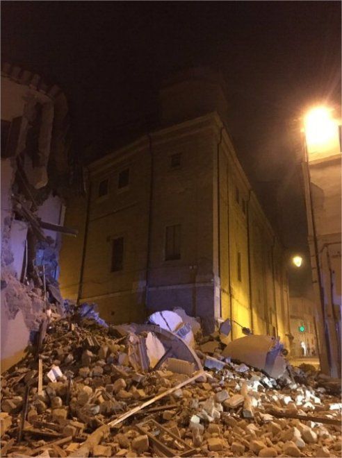 Video: sismos en Italia dejan destrozos en el centro del país - sismo12