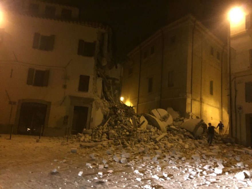 Video: sismos en Italia dejan destrozos en el centro del país - sismo4