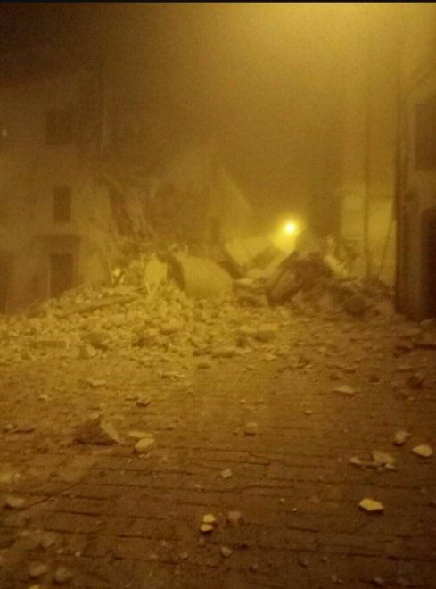 Video: sismos en Italia dejan destrozos en el centro del país